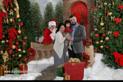 Green screen Holiday PHOTOBOOTH